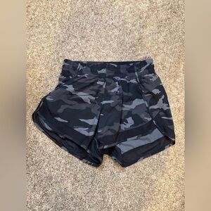 Athleta Printed Mesh Racer Run Shorts 4” Black Grey Camo